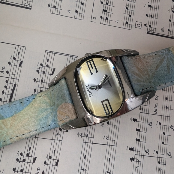 Silver and Blue Wearable Watch - Picture 3 of 8